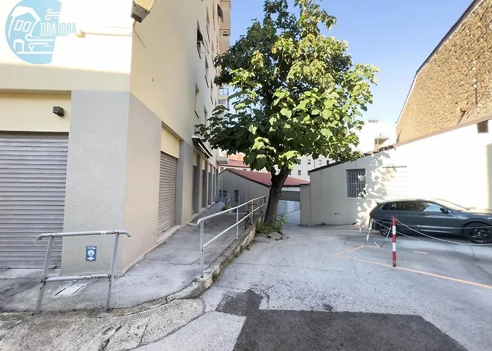 Economo B5 Tirabora Short Rent