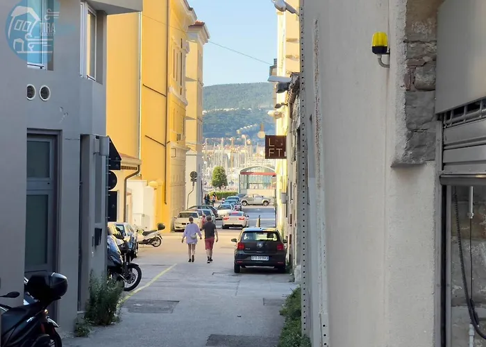 Economo B5 Tirabora Short Rent