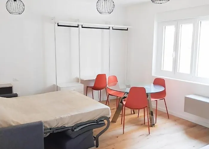 Economo B5 Tirabora Short Rent